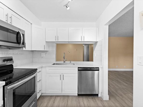 3047 N Oakland Forest Dr 204, Oakland Park FL 33309