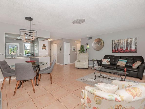 400 NE 14th Ave 214, Hallandale Beach FL 33009