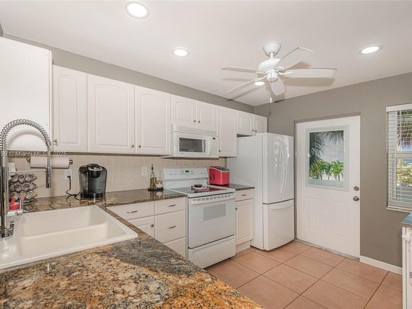 400 NE 14th Ave 214, Hallandale Beach FL 33009