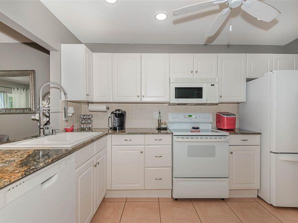 400 NE 14th Ave 214, Hallandale Beach FL 33009