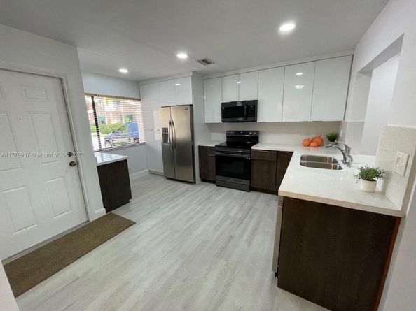1616 Cypress Pointe Dr 1616, Coral Springs FL 33071