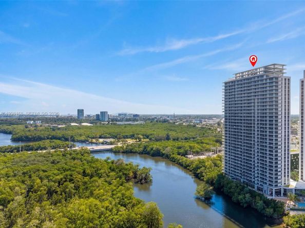 16385 Biscayne Blvd 1819, North Miami Beach FL 33160