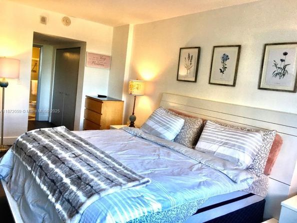 11111 Biscayne Blvd 4D, Miami FL 33181