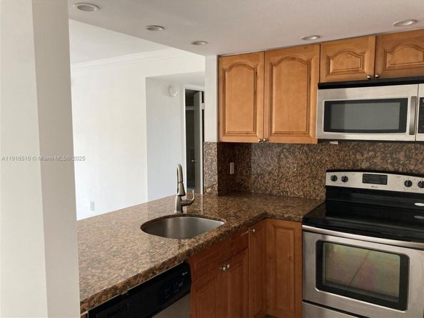 3527 NE 168th St 301, North Miami Beach FL 33160