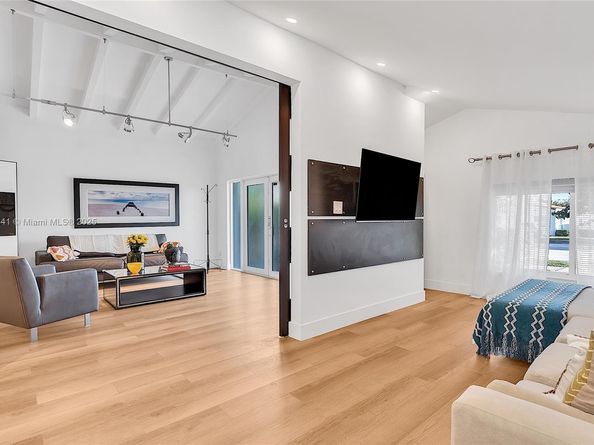 1347 71 St, Miami Beach FL 33141