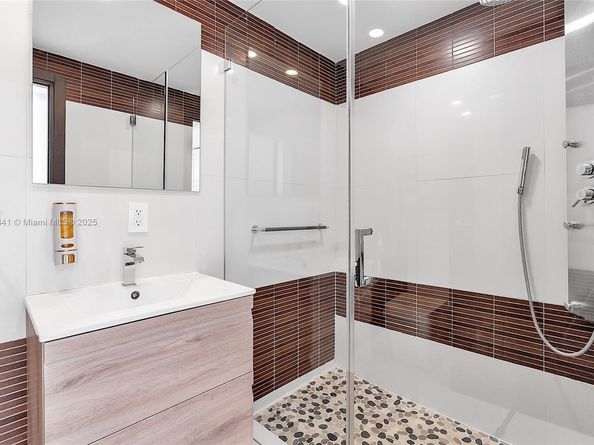1347 71 St, Miami Beach FL 33141