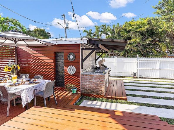 1347 71 St, Miami Beach FL 33141