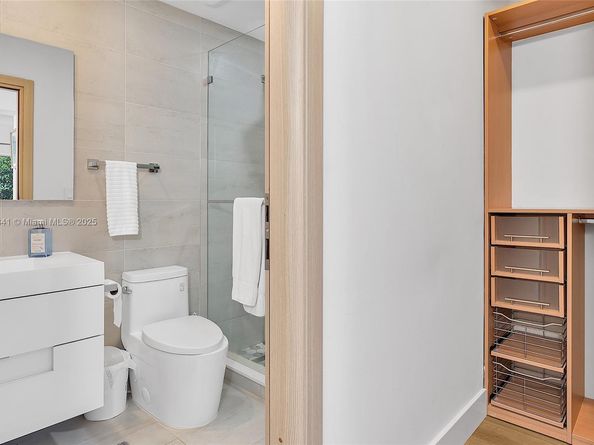 1347 71 St, Miami Beach FL 33141
