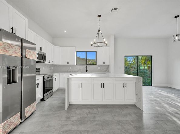 871 NW 27th Ter, Fort Lauderdale FL 33311