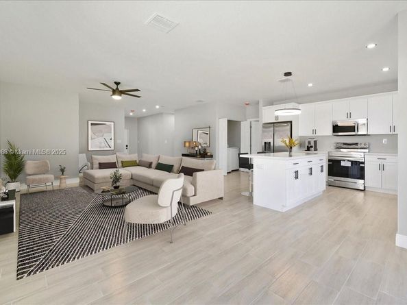 871 NW 27th Ter, Fort Lauderdale FL 33311