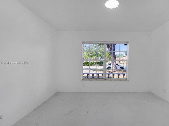 11390 NW 37th St, Coral Springs FL 33065