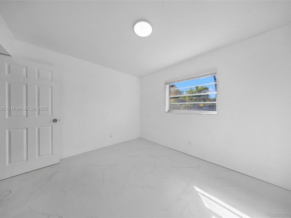 11390 NW 37th St, Coral Springs FL 33065