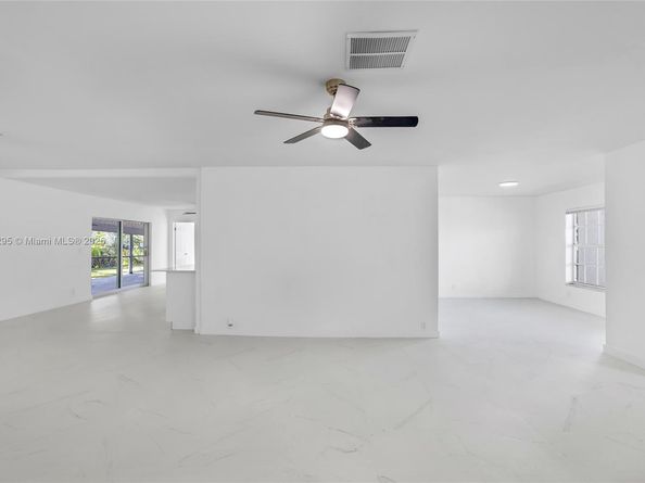 11390 NW 37th St, Coral Springs FL 33065