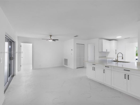 11390 NW 37th St, Coral Springs FL 33065