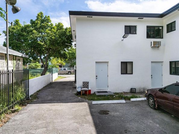 131 NE 77th St, Miami FL 33138