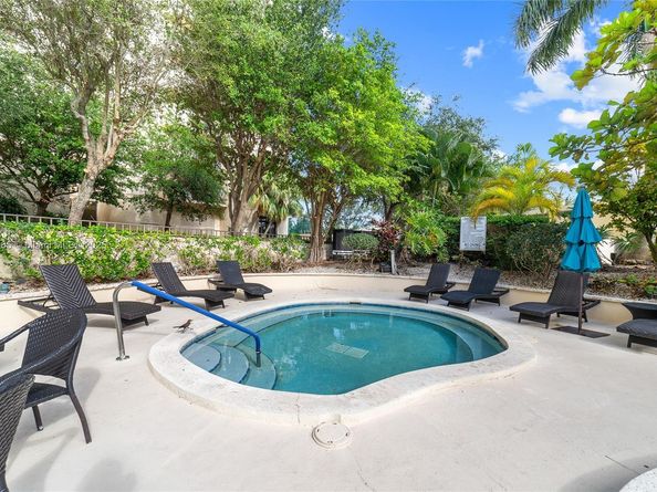 2450 Presidential Way 1607, West Palm Beach FL 33401