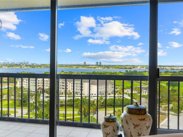 2450 Presidential Way 1607, West Palm Beach FL 33401