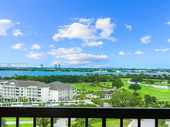 2450 Presidential Way 1607, West Palm Beach FL 33401
