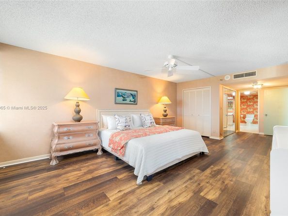2450 Presidential Way 1607, West Palm Beach FL 33401