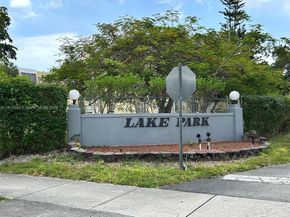 922 NE 199th St 3D Apt 304, Miami FL 33179