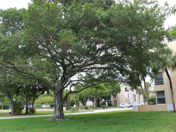 922 NE 199th St 3D Apt 304, Miami FL 33179