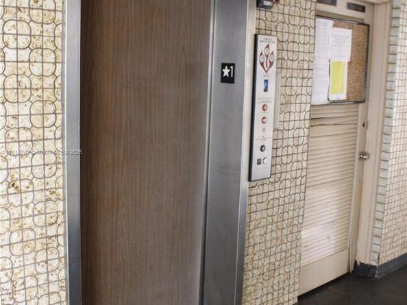 922 NE 199th St 3D Apt 304, Miami FL 33179