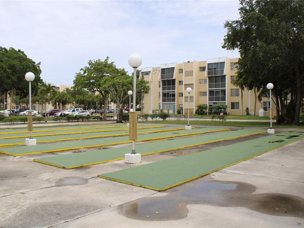 922 NE 199th St 3D Apt 304, Miami FL 33179