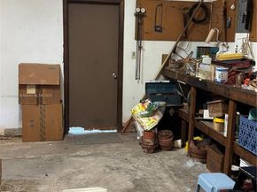 724 Garden Ct, Plantation FL 33317