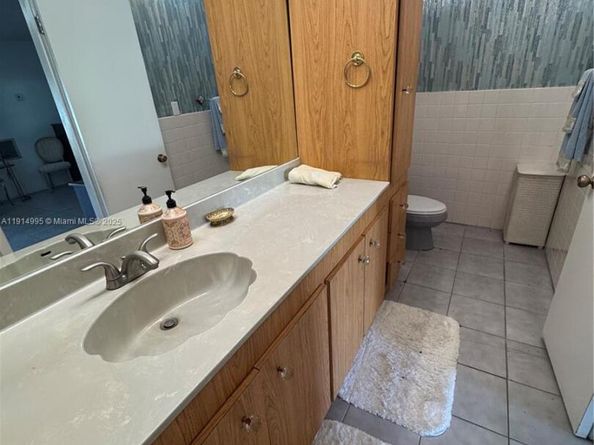 724 Garden Ct, Plantation FL 33317