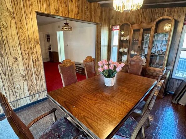 724 Garden Ct, Plantation FL 33317