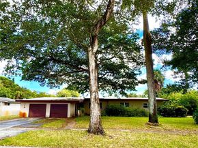 724 Garden Ct, Plantation FL 33317
