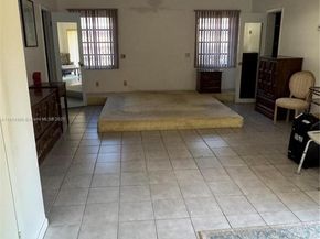 724 Garden Ct, Plantation FL 33317