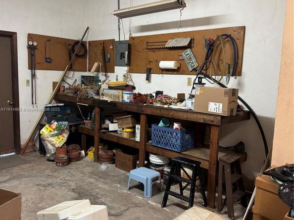 724 Garden Ct, Plantation FL 33317