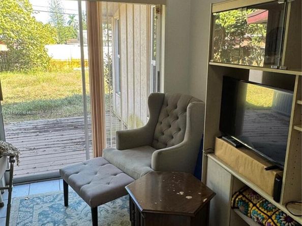 724 Garden Ct, Plantation FL 33317