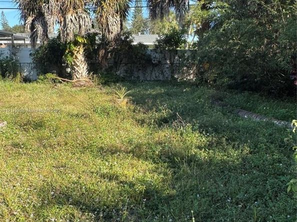 724 Garden Ct, Plantation FL 33317