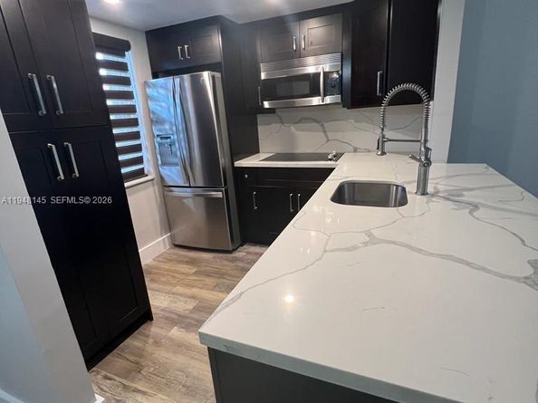 9440 Fontainebleau Blvd 213, Miami FL 33172