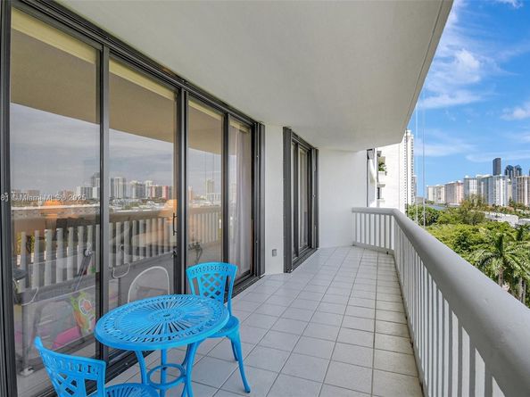 2000 Island Blvd 808, Aventura FL 33160