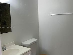 4721 NW 7th St 30512, Miami FL 33126