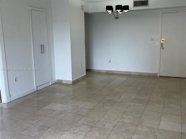 4721 NW 7th St 30512, Miami FL 33126