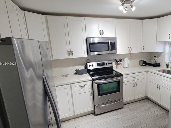 9520 S Hollybrook Lake Dr 205, Pembroke Pines FL 33025