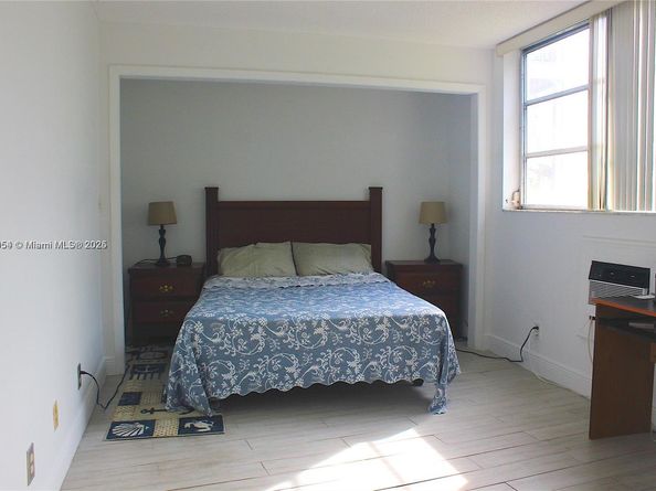 9520 S Hollybrook Lake Dr 205, Pembroke Pines FL 33025