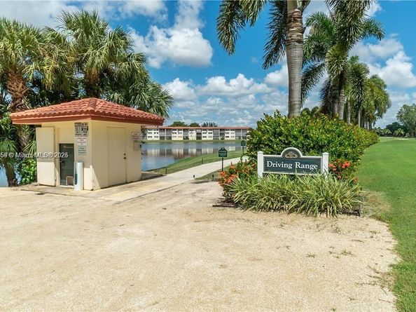 9520 S Hollybrook Lake Dr 205, Pembroke Pines FL 33025