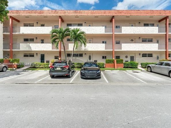 9520 S Hollybrook Lake Dr 205, Pembroke Pines FL 33025