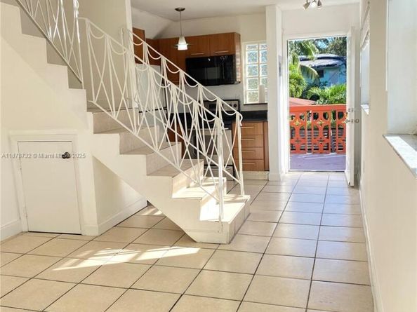 421 NE 68th St 6, Miami FL 33138