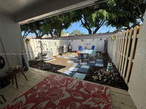 10428 NW 3rd St, Pembroke Pines FL 33026