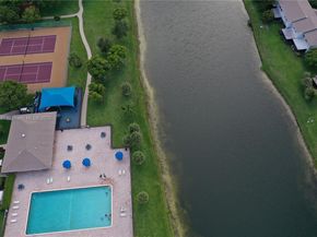 10428 NW 3rd St, Pembroke Pines FL 33026