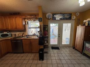 10428 NW 3rd St, Pembroke Pines FL 33026