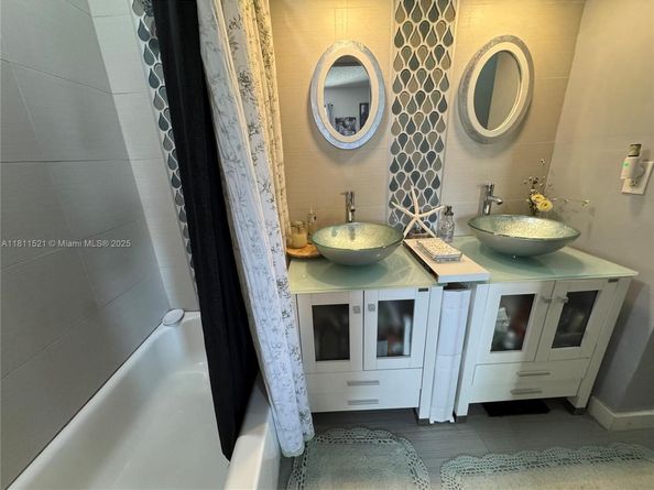 10428 NW 3rd St, Pembroke Pines FL 33026