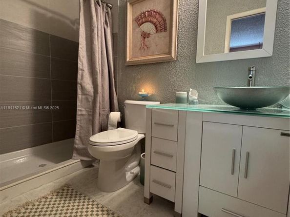 10428 NW 3rd St, Pembroke Pines FL 33026