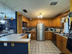 10428 NW 3rd St, Pembroke Pines FL 33026